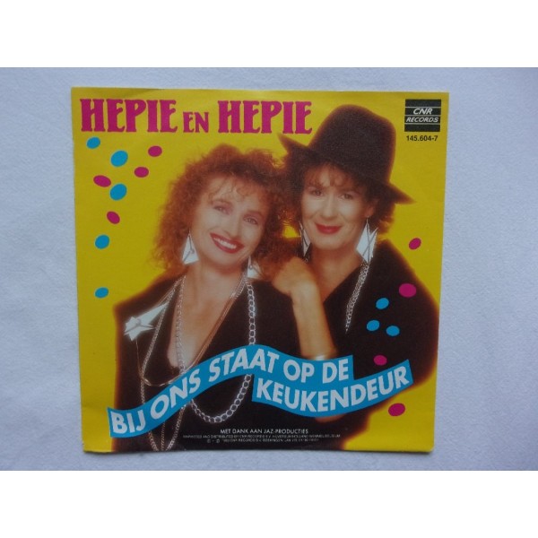 Hepie en Hepie - Bij ons staat op de keukendeur