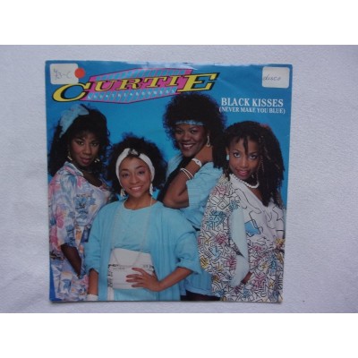 Curtie and the boombox - Black kisses