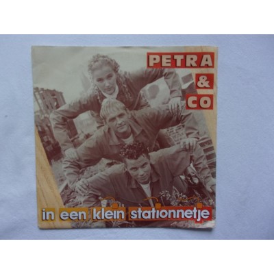 Petra & Co - In een klein stationnetje