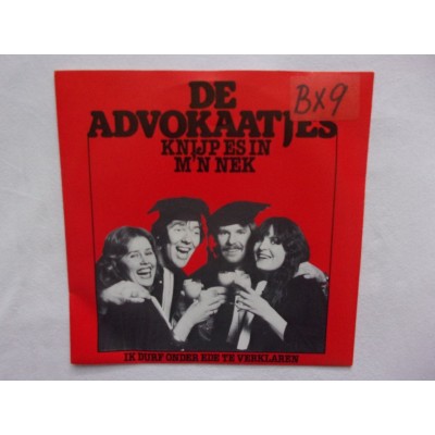 De Advokaatjes - Knijp es in mijn nek