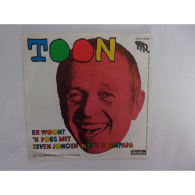 Toon Hermans - Er woont een poes met zeven jongen in mijn hoempapa