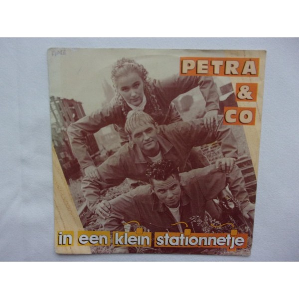 Petra & Co - In een klein stationnetje