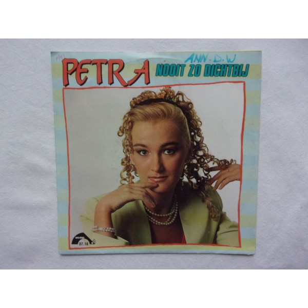 Petra - Nooit zo dichtbij