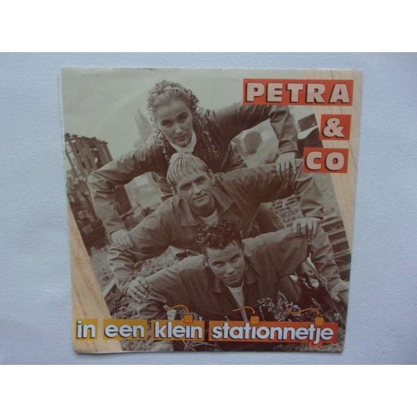 Petra & Co - In een klein stationnetje